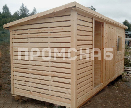 Деревянный хозблок с дровником