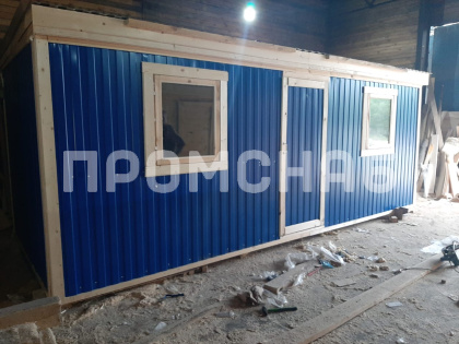 Бытовка из металла 6 м. с двумя перегородками и тремя дверьми (распашонка) – внутри отделка ДВП