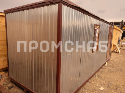 Металлический блок-контейнер с тамбуром и отделкой вагонкой длиной 4 метра
