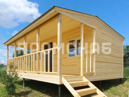 Дачный домик шириной 3 м с террасой 