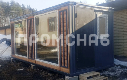 Бытовка с панорамными окнами для дачи